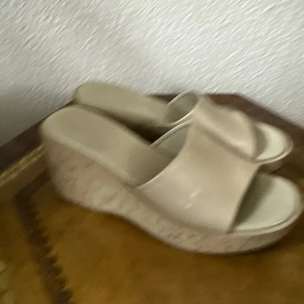 Gianni Bini Light Gold Sandals‎ Womens 7.5 M Cork Wedge Platform Heels Slides
